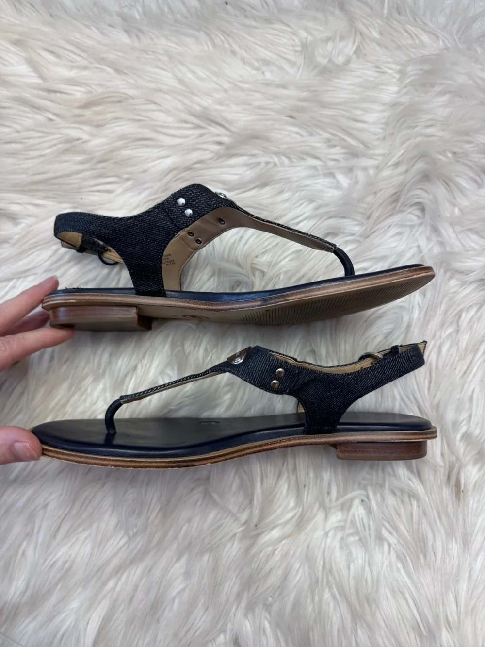 Michael Kors Plate T Strap Thong Sandals Blue Denim Flats Size 9M Logo Comfort